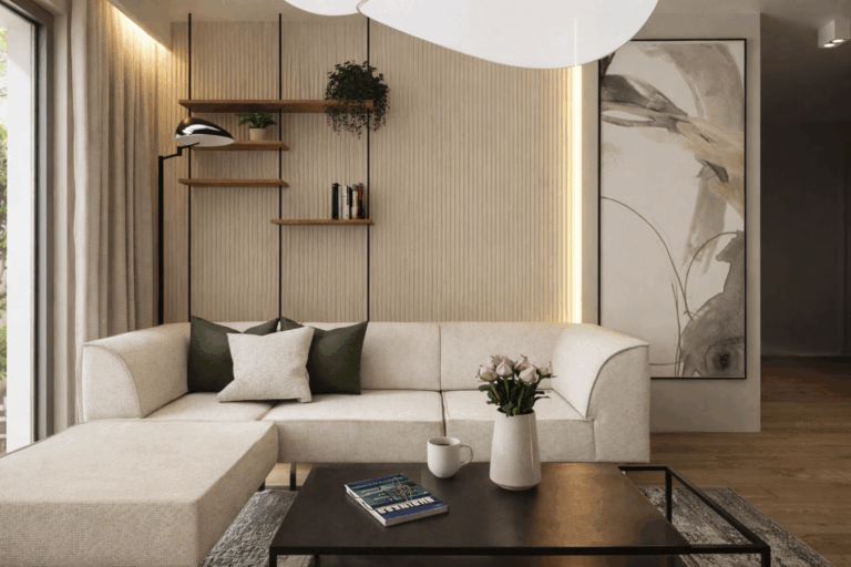 Nowoczesny salon w jasnych barwach z beżową sofą narożną, drewnianymi lamelami ściennymi i designerskim oświetleniem, projektowanie wnętrz mieszkania